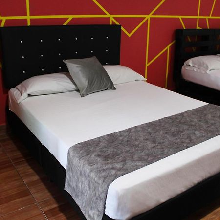 33 Hotel Bulerias Μεντεγίν Εξωτερικό φωτογραφία